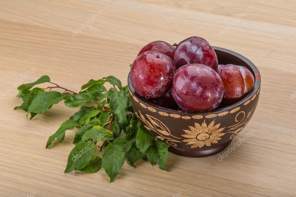 Fresh plums — Stock Photo © AndreySt 52137841