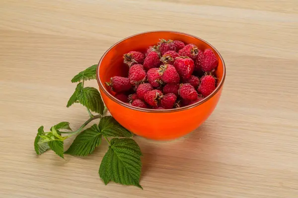 Framboise dans le bol — Photo