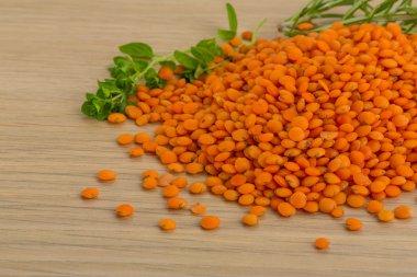 çiğ kırmızı mercimek