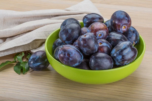 Fresh plums — Stock Photo, Image