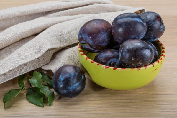 Ripe fresh plum — Stock Photo, Image