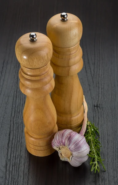 Pepper mill with garlic — Stock Photo, Image