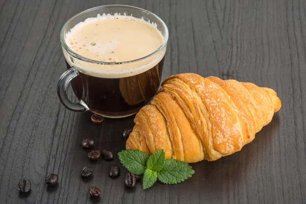 Coffee with croissant — Stock Photo, Image