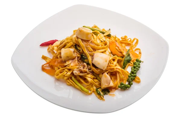 Tagliatelle fritte con calamari — Foto Stock