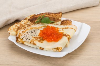 Kırmızı havyarlı gözleme.