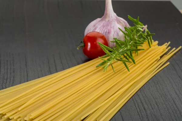 Rå spagetti — Stockfoto