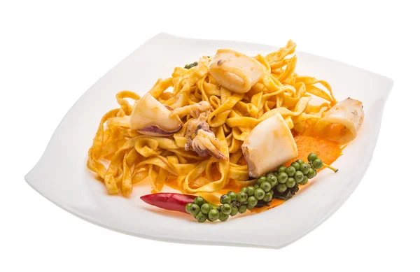 Fried noodles with calamari — Stock Photo, Image