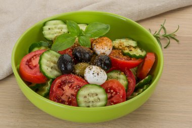 mozzarella ve domatesli salata