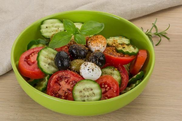 mozzarella ve domatesli salata