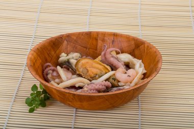 Deniz ürünleri kokteyl