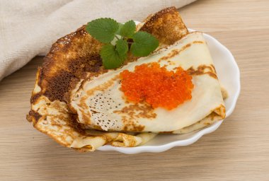 Kırmızı havyarlı gözleme.