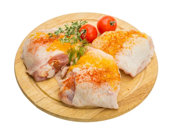 Muslo de pollo crudo — Foto de Stock