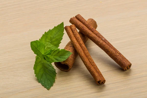 Cinnamon sticks — Stock Photo, Image