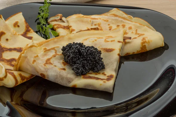 Crêpes au caviar noir — Photo