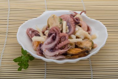 Deniz ürünleri kokteyl