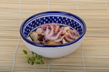 Deniz ürünleri kokteyl