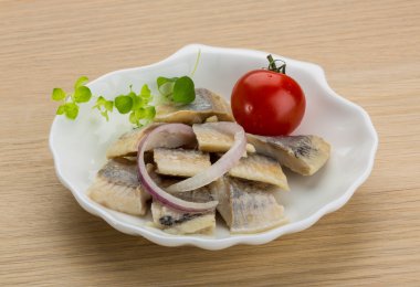 Kekik ile dilimlenmiş ringa balığı