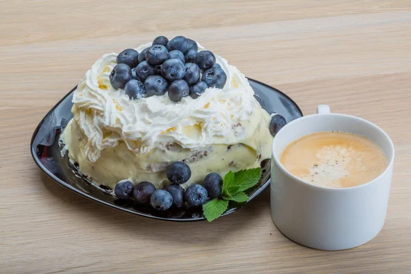 Kaffe med blåbär kaka — Stockfoto