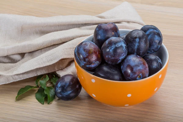 Ripe fresh plum — Stock Photo, Image