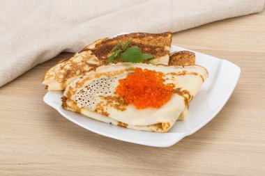 Kırmızı havyarlı gözleme.