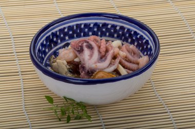 Deniz ürünleri kokteyl