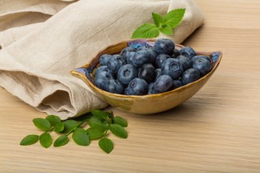 yaban mersini yaprağı ile