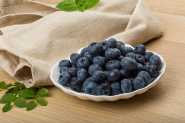 kabın içinde yaban mersini