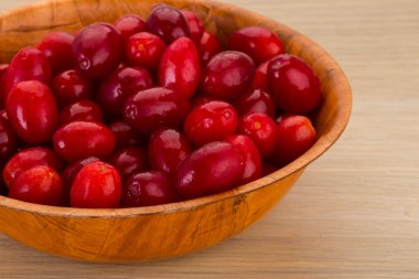 Cornus meyveleri kase