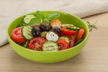 mozzarella ve domatesli salata