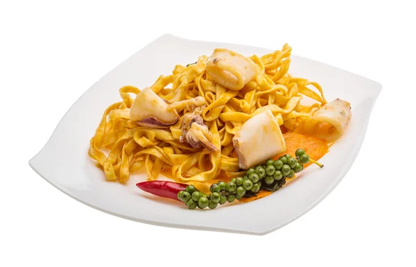 Τηγανισμένα noodles με καλαμάρι — Φωτογραφία Αρχείου