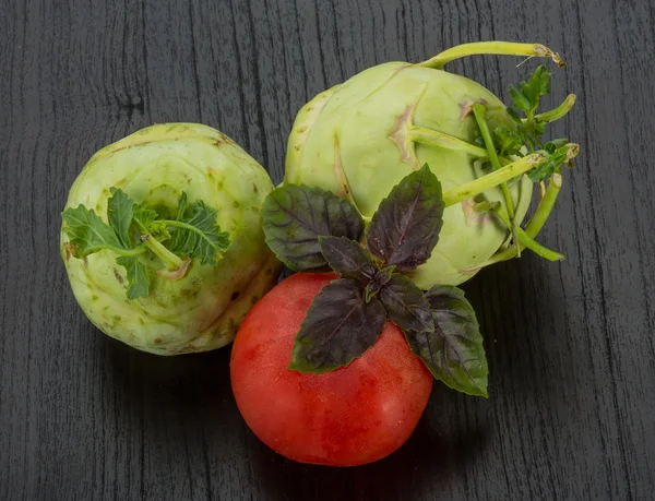 Kohlrabi con tomate — Foto de Stock