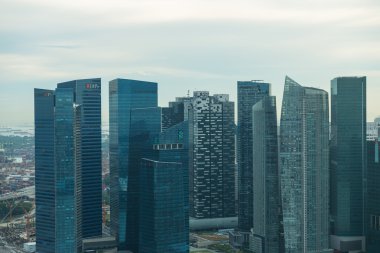 Singapur şehrinin ufuk çizgisi manzarası