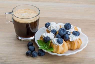 Blueberry ile profiterol