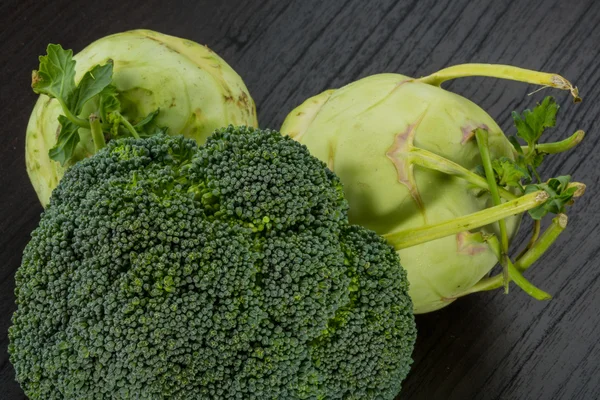 Kålrabbi och broccoli — Stockfoto