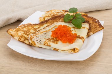 Kırmızı havyarlı gözleme.