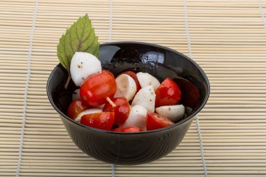 Caprese salatası