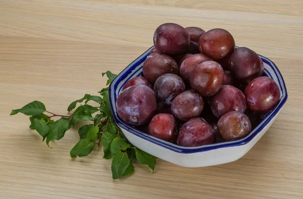 Plommer i bollen – stockfoto