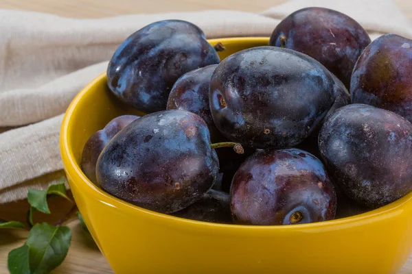 Ripe fresh plum — Stock Photo, Image