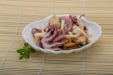 Deniz ürünleri kokteyl