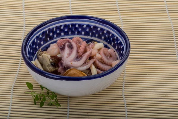 Deniz ürünleri kokteyl