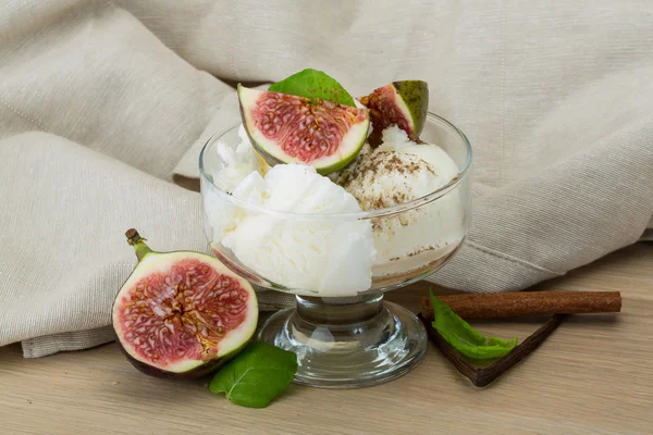 Ice cream with fig — Stock Photo, Image