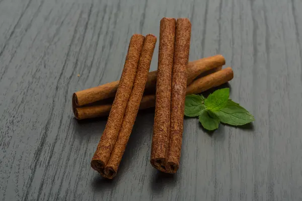 Cinnamon sticks — Stock Photo, Image