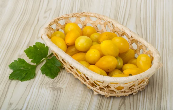 Yellow cherry tomatoes — Stock Photo, Image