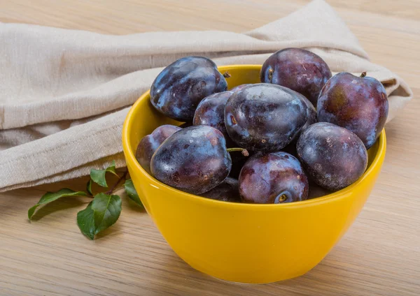 Ripe fresh plum — Stock Photo, Image