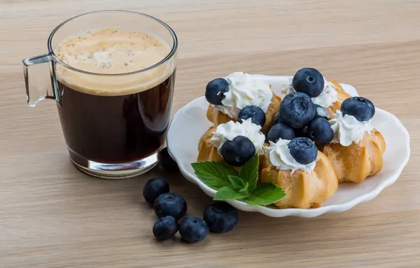 Profiterole s Borůvka — Stock fotografie