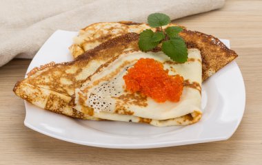 Kırmızı havyarlı gözleme.