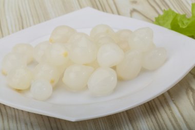 Marine edilmiş soğan