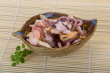 Deniz ürünleri kokteyl