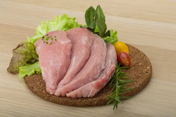 Schnitzel de cerdo crudo —  Fotos de Stock
