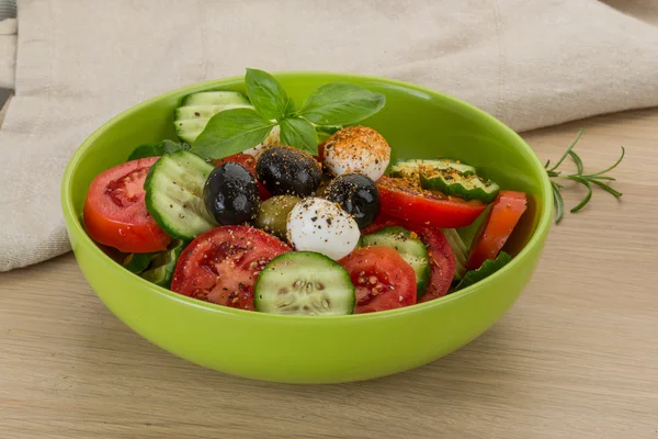 mozzarella ve domatesli salata